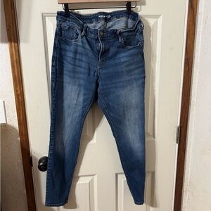 Old Navy women’s rockstar super skinny mid rise short…Size 14